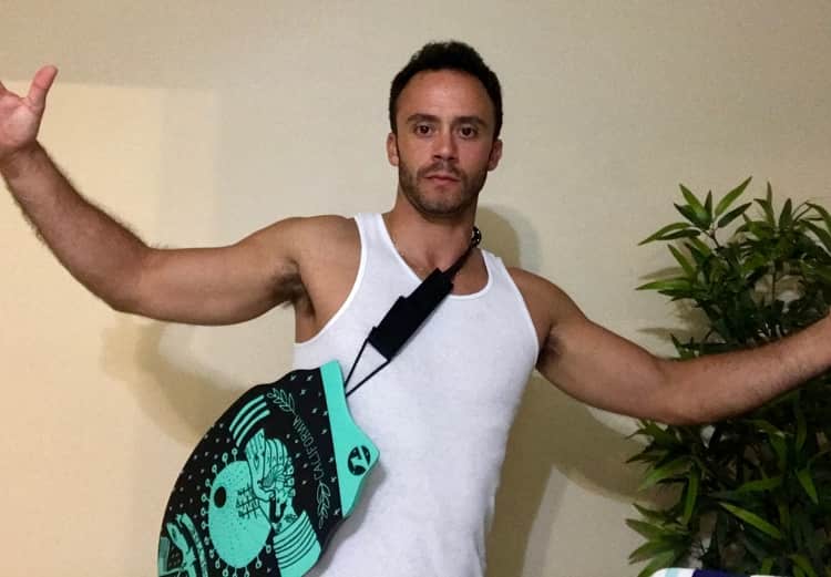 how to carry a bodysurfing handboard